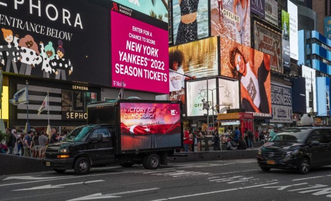 New York’ta 15 Temmuz “Demokrasi Zaferi” LED ekranlı araçlarla anlatıldı