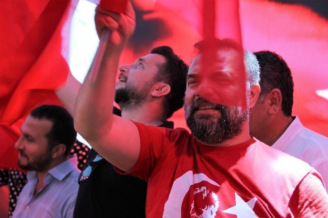 Oktay Kaynarca’dan Beğeni Rekoru Kıran Paylaşım