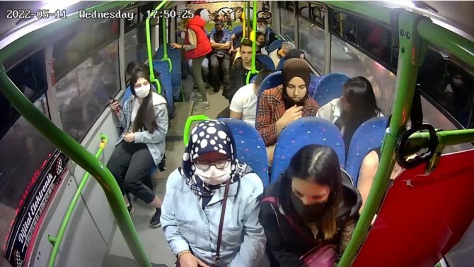 Otobüste rahatsızlanan yolcu, polis eskortu eşliğinde hastaneye yetiştirildi