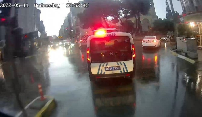 Otobüste rahatsızlanan yolcu, polis eskortu eşliğinde hastaneye yetiştirildi