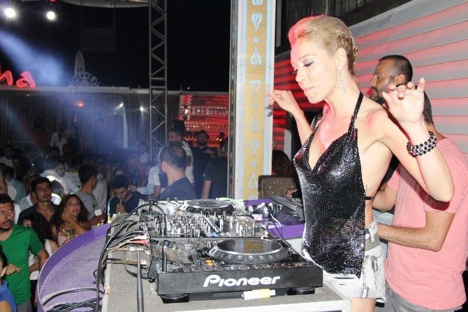 Öykü Serter Kadim Dostu Kemal Doğlu’nun Yerine Sahne Aldı