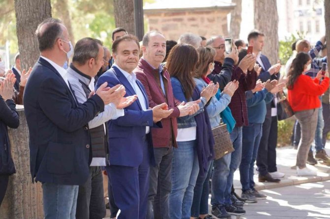 (Özel) CHP’li belediye başkanları Ertuğrul Gazi Türbesi’ni ziyaret etti