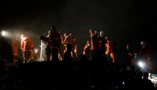 (Özel) Depremin isimsiz kahramanları objektiflere yansıdı