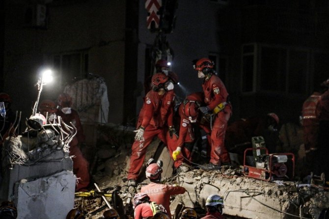 (Özel) Depremin isimsiz kahramanları objektiflere yansıdı