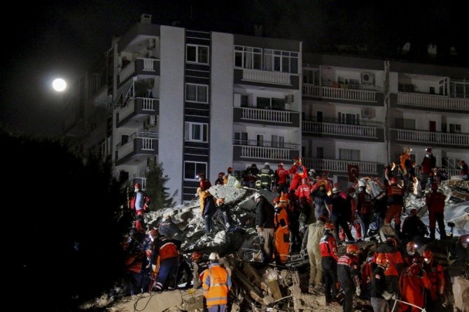 (Özel) Depremin isimsiz kahramanları objektiflere yansıdı