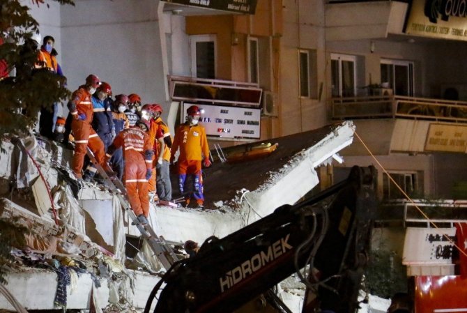 (Özel) Depremin isimsiz kahramanları objektiflere yansıdı