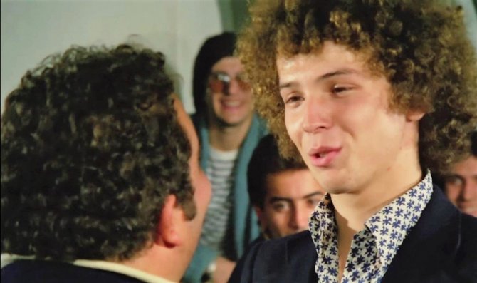 (Özel)-Hababam Sınıfı’nın başrol oyuncusu Bodrum’da tahta sandalye üretiyor