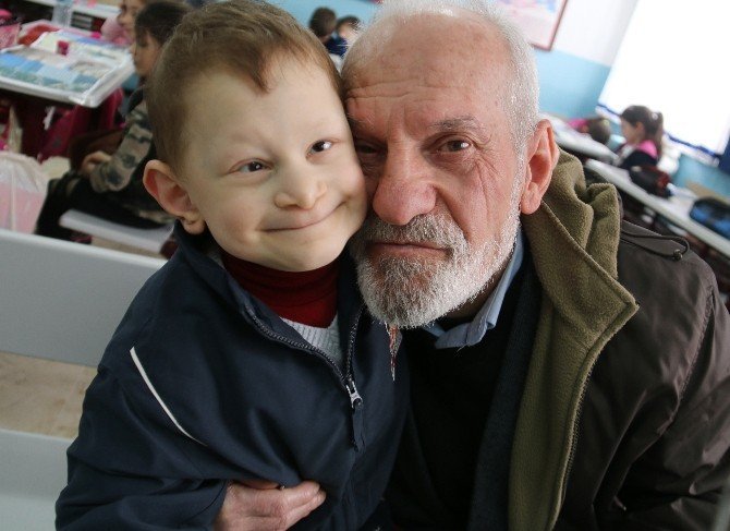 (Özel Haber) 73 Yaşındaki Dede, Böbreğiyle Torununu Hayata Bağladı