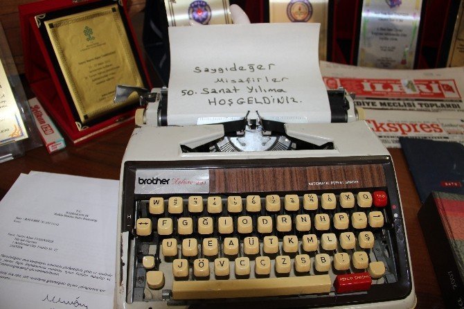 (Özel Haber) Evinin Salonunu Sergi Salonuna Çevirdi