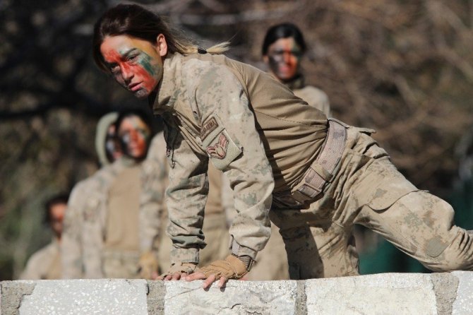 (Özel) İşte Türkiye’nin ilk kadın Jandarma Komando Astsubayları