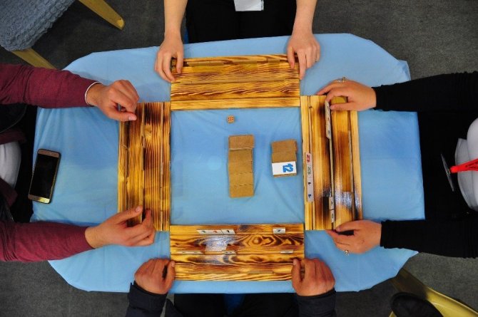 (Özel) Okeyde taş çalmaya kadın çözümü