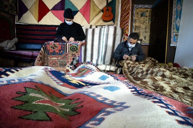 (Özel) Yıpranmış antika halılara Türk neşteri