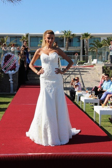 Özge Ulusoy Gelin Oldu