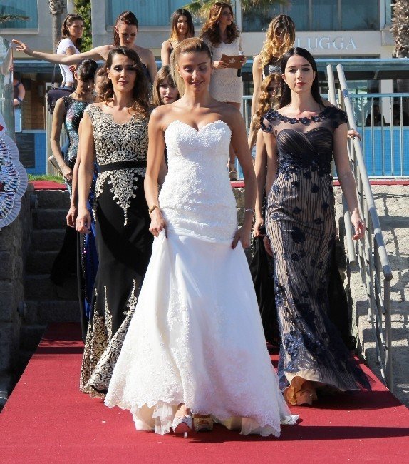 Özge Ulusoy Gelin Oldu