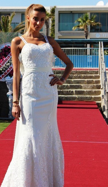 Özge Ulusoy Gelin Oldu