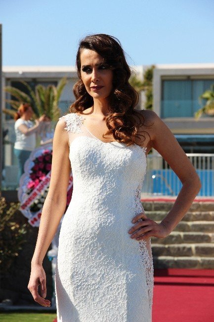 Özge Ulusoy Gelin Oldu