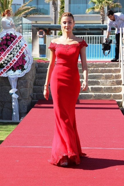 Özge Ulusoy Gelin Oldu