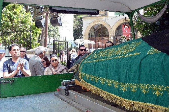 ‘Romalı Perihan’ın Cenazesine 50 Kişi Katıldı