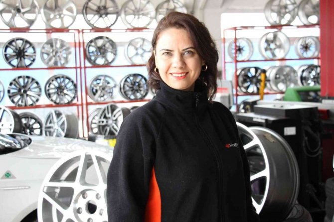 Rot balansa kadın eli değdi