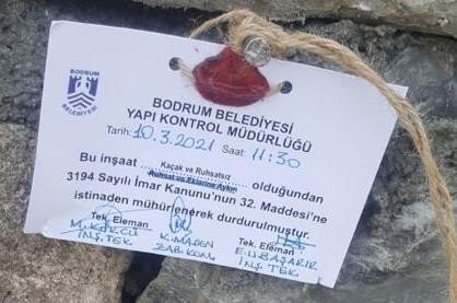 Sahile örülen “utanç duvarı” çevrecileri ayağa kaldırdı