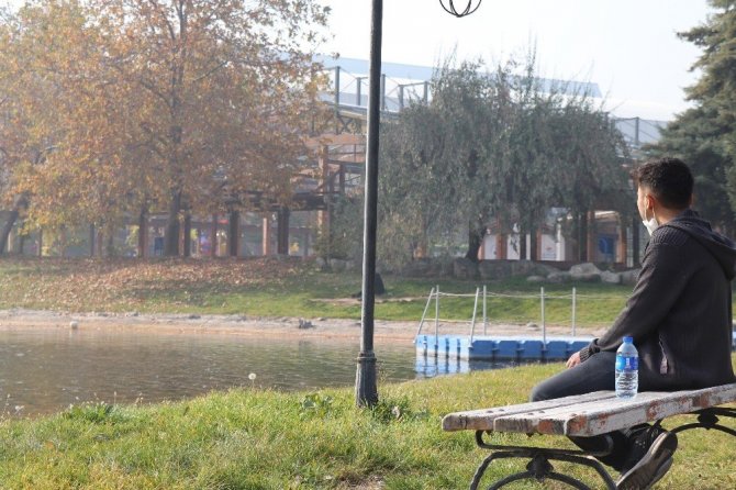 Sahipsiz hazan güzelliği görenleri cezp ediyor