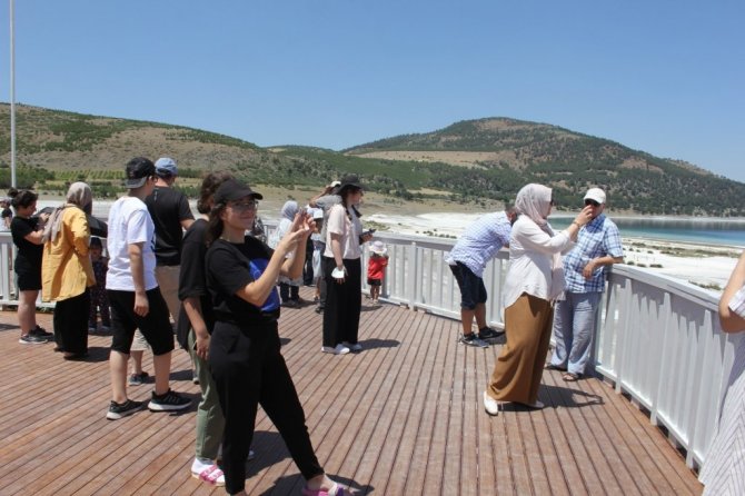 Salda Gölü bayram tatilinin gözdesi oldu