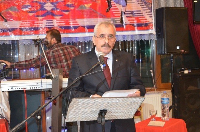 SALİHLİ SELENDİLİLER DERNEĞİ BAŞKANI İRFAN DEMİR’İN EV SAHİPLİĞİNDE YAPILAN GECEDE MANİSA, İZMİR, UŞAK, TURGUTLU, SALİHLİ VE KULA İLÇE BAŞKANLARI TARAFINDAN ORTAK BASIN AÇIKLAMASI YAPILDI.