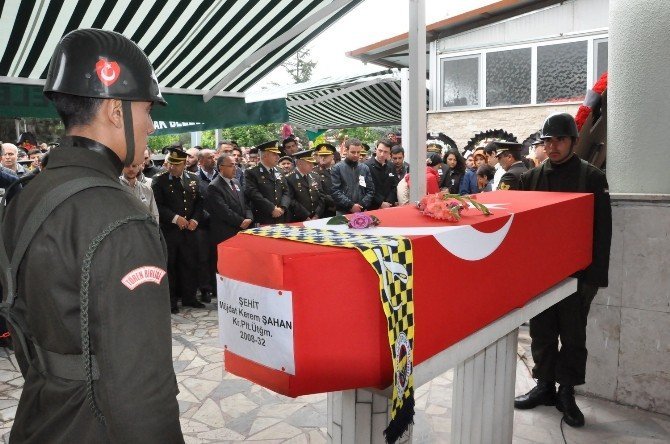 Şehit Pilot Üsteğmen Şahan’ı Binlerce Uşaklı Uğurladı