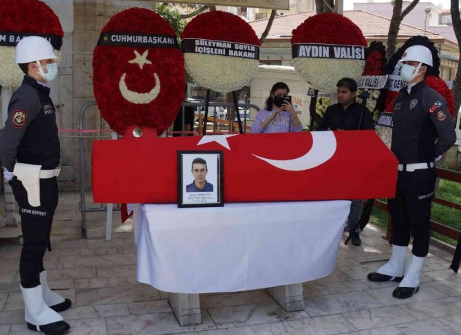 Şehit polis memuru Babayiğit, gözyaşları içerisinde uğurlandı