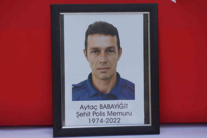 Şehit polis memuru Babayiğit, gözyaşları içerisinde uğurlandı
