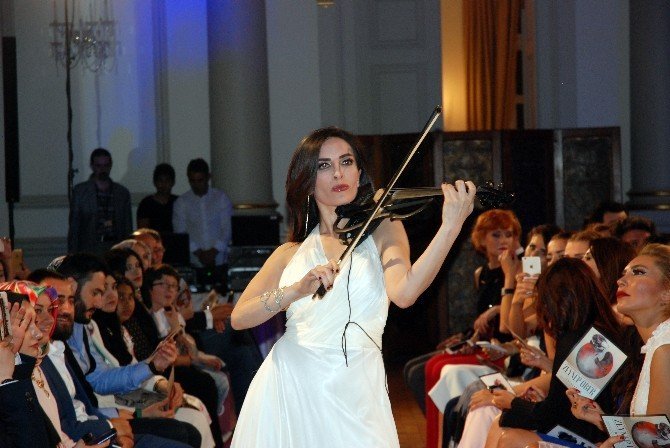 Şehit Ve Gazi Yakınları İçin Defile