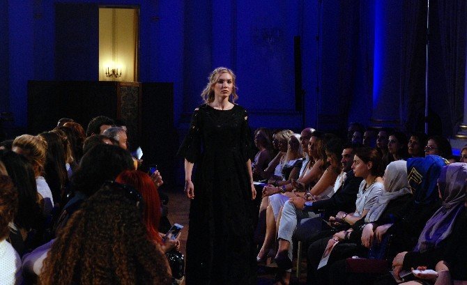 Şehit Ve Gazi Yakınları İçin Defile