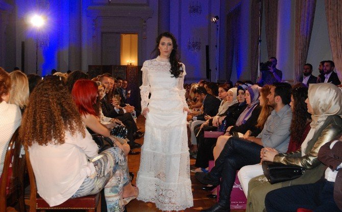 Şehit Ve Gazi Yakınları İçin Defile