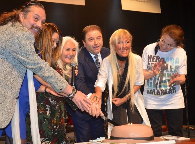 Sevenleri Cem Karaca’nın 72. doğum gününü kutladı