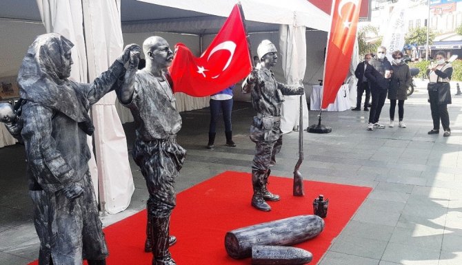 Seyit onbaşının heykeli bir anda canlanınca herkes şok oldu