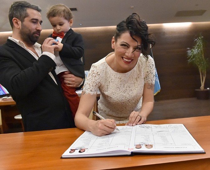 Sibel Tüzün Dünya Evine Girdi