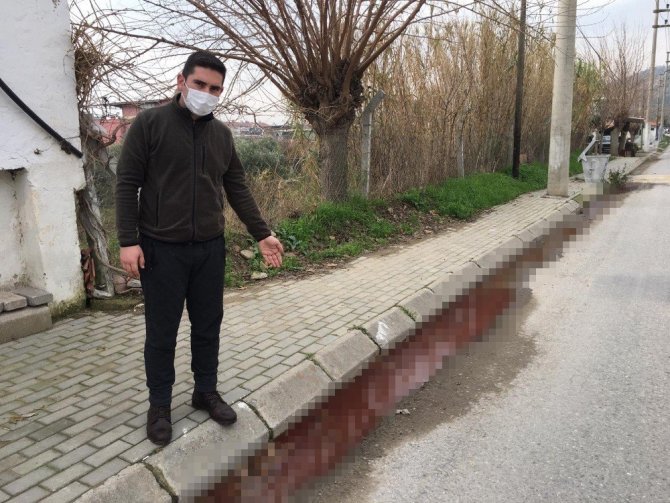 Sokak ortasından akan kanlı su paniğe neden oldu