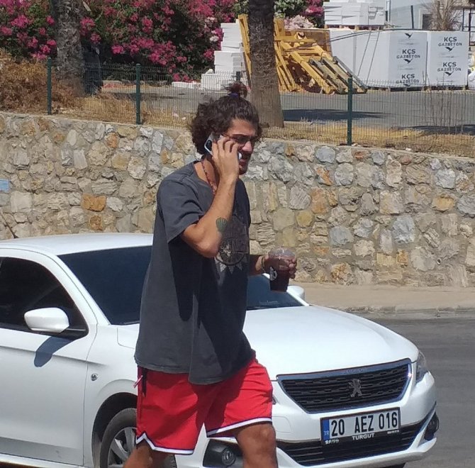 Spor otomobili ile Bodrum’da kaza yaptı