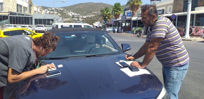 Spor otomobili ile Bodrum’da kaza yaptı