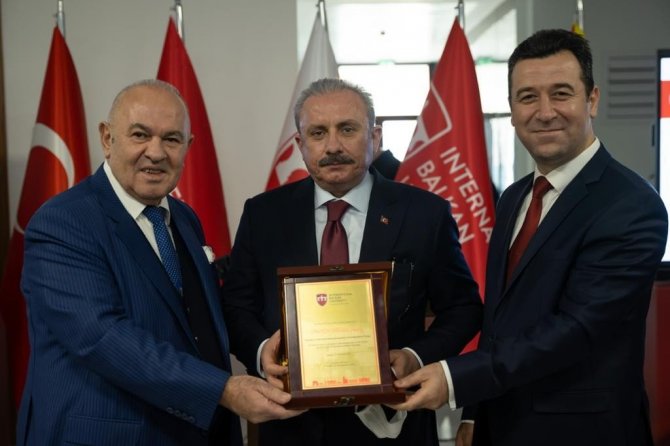 TBMM Başkanı Şentop’tan Üsküp’te Türkçe eğitim veren ilkokula ziyaret