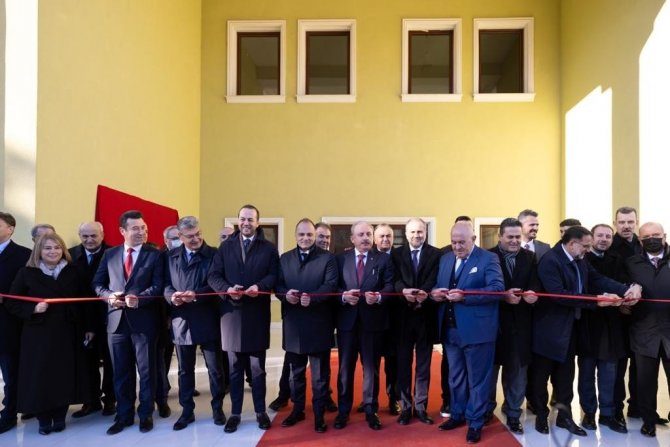 TBMM Başkanı Şentop’tan Üsküp’te Türkçe eğitim veren ilkokula ziyaret