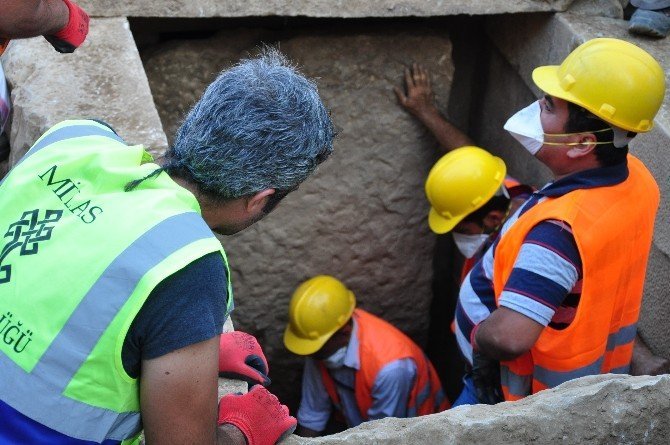 Temel Kazısında 2 Bin 400 Yıllık Oda Mezar Bulundu