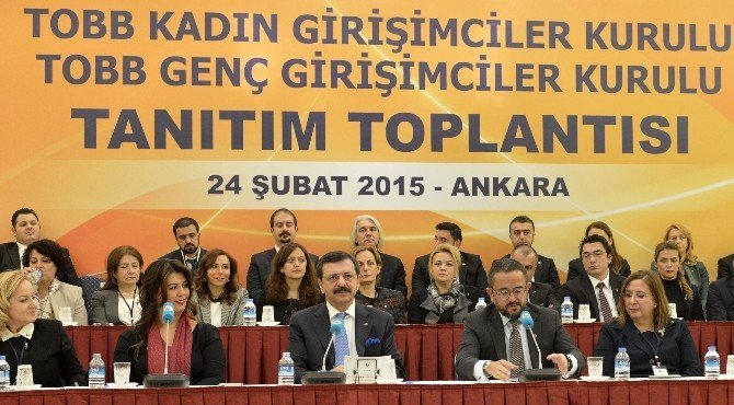 TOBB BAŞKANI M. RİFAT HİSARCIKLIOĞLU, TOBB GENÇ GİRİŞİMCİLER KURULU BAŞKANI ALİ SABANCI, TOBB KADIN GİRİŞİMCİLER KURULU BAŞKANI EVRİM ARAS VE ÜST KURUL ÜYELERİYLE BİRLİKTE BASIN TOPLANTISI DÜZENLEDİ.
