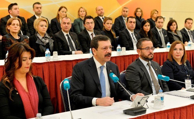 TOBB BAŞKANI RİFAT HİSARCIKLIOĞLU, KAMU İHALELERİNDE KADIN GİRİŞİMCİLER İÇİN FİYAT AVANTAJI İSTEDİ.