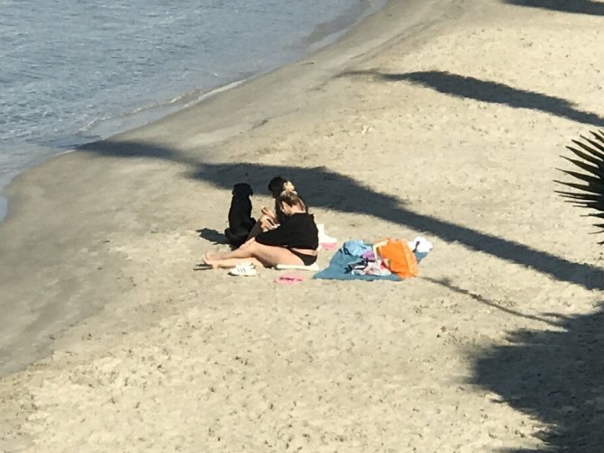 Turistlerin kısıtlamada deniz keyfi