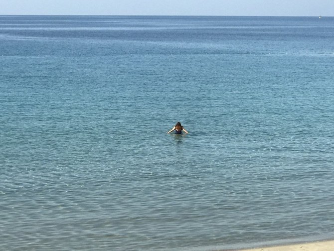 Turistlerin kısıtlamada deniz keyfi