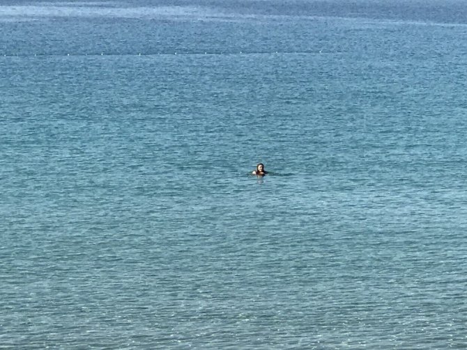 Turistlerin kısıtlamada deniz keyfi