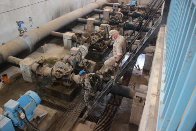 Türk ve Rus askeri yetkililer Suriye halkı için el sıkıştı