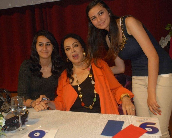 Türkan Şoray’a ’Yaşam Boyu Kültür Ve Sanata Katkı’ Ödülü Verildi