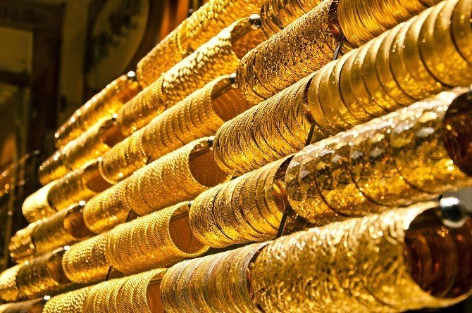 TÜRKİYE’DE, YASTIK ALTINDA 3 BİN 500 TON CİVARINDA ALTIN OLDUĞU BİLDİRİLDİ.